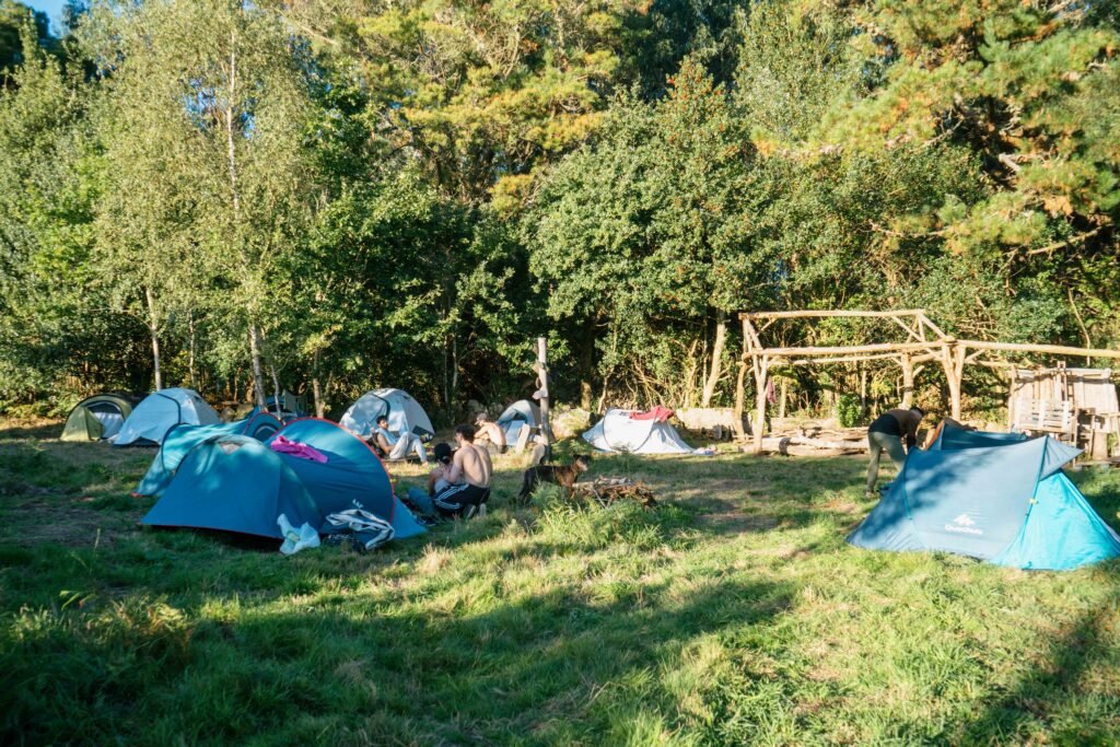 Setting up the camp.
